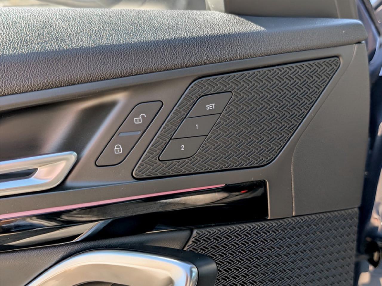 2023 BMW X1 xDrive28i  **PREMIUM ESSENTIAL PACKAGE** Photo