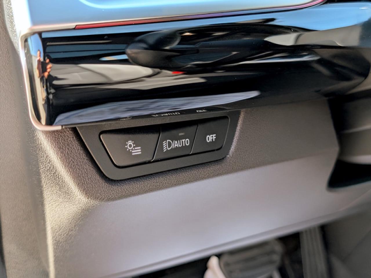 2023 BMW X1 xDrive28i  **PREMIUM ESSENTIAL PACKAGE** Photo