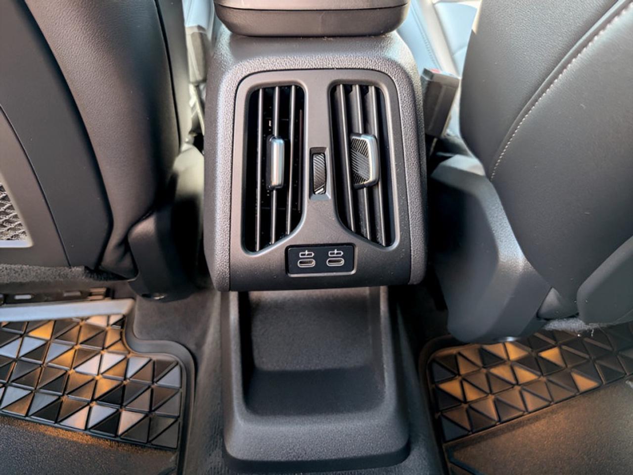 2023 BMW X1 xDrive28i  **PREMIUM ESSENTIAL PACKAGE** Photo