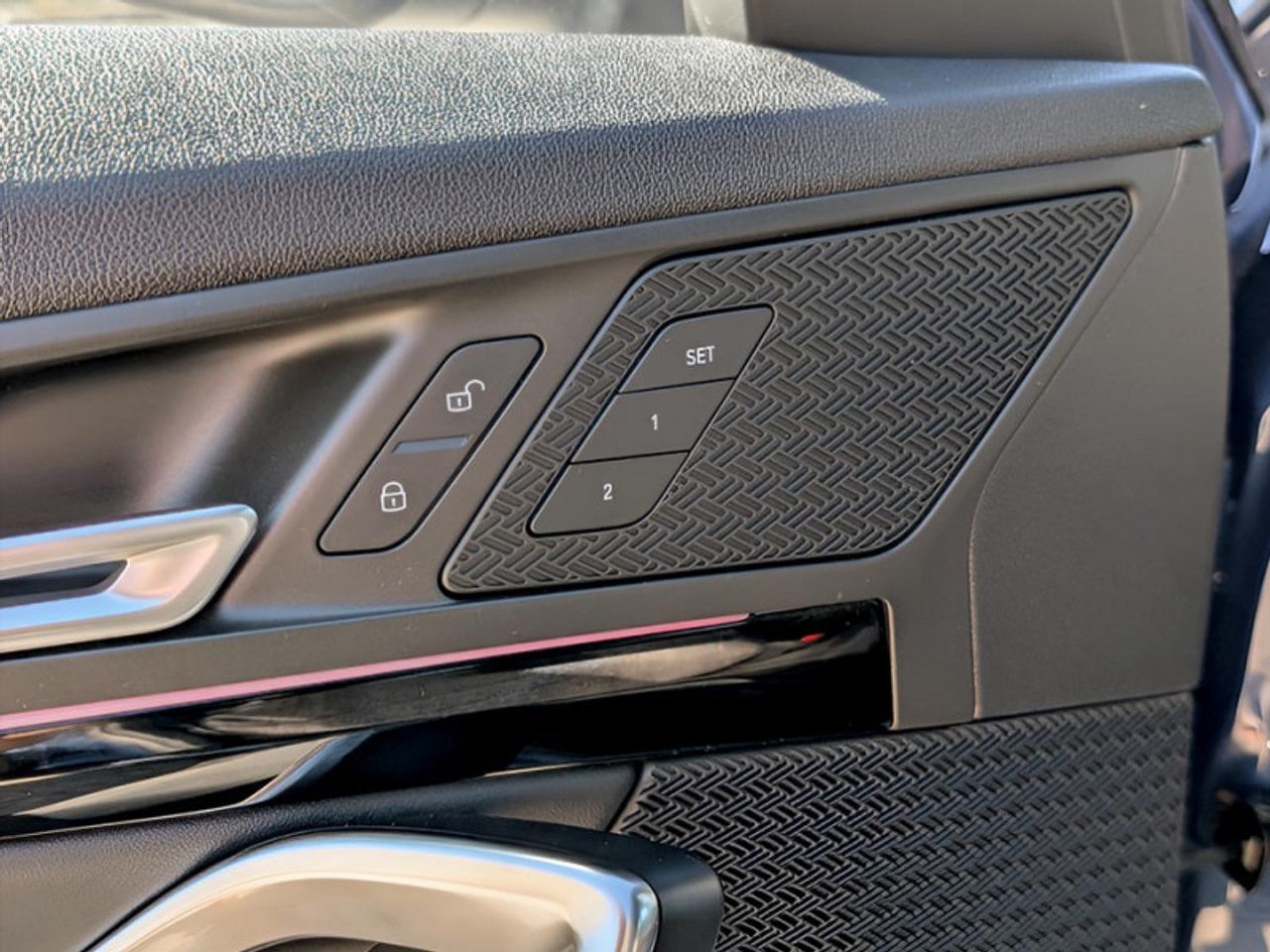 2023 BMW X1 xDrive28i  **PREMIUM ESSENTIAL PACKAGE** Photo