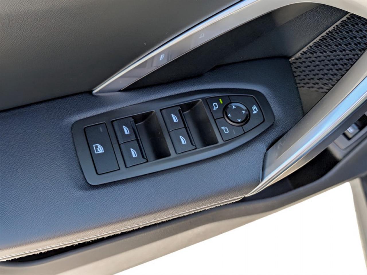 2023 BMW X1 xDrive28i  **PREMIUM ESSENTIAL PACKAGE** Photo