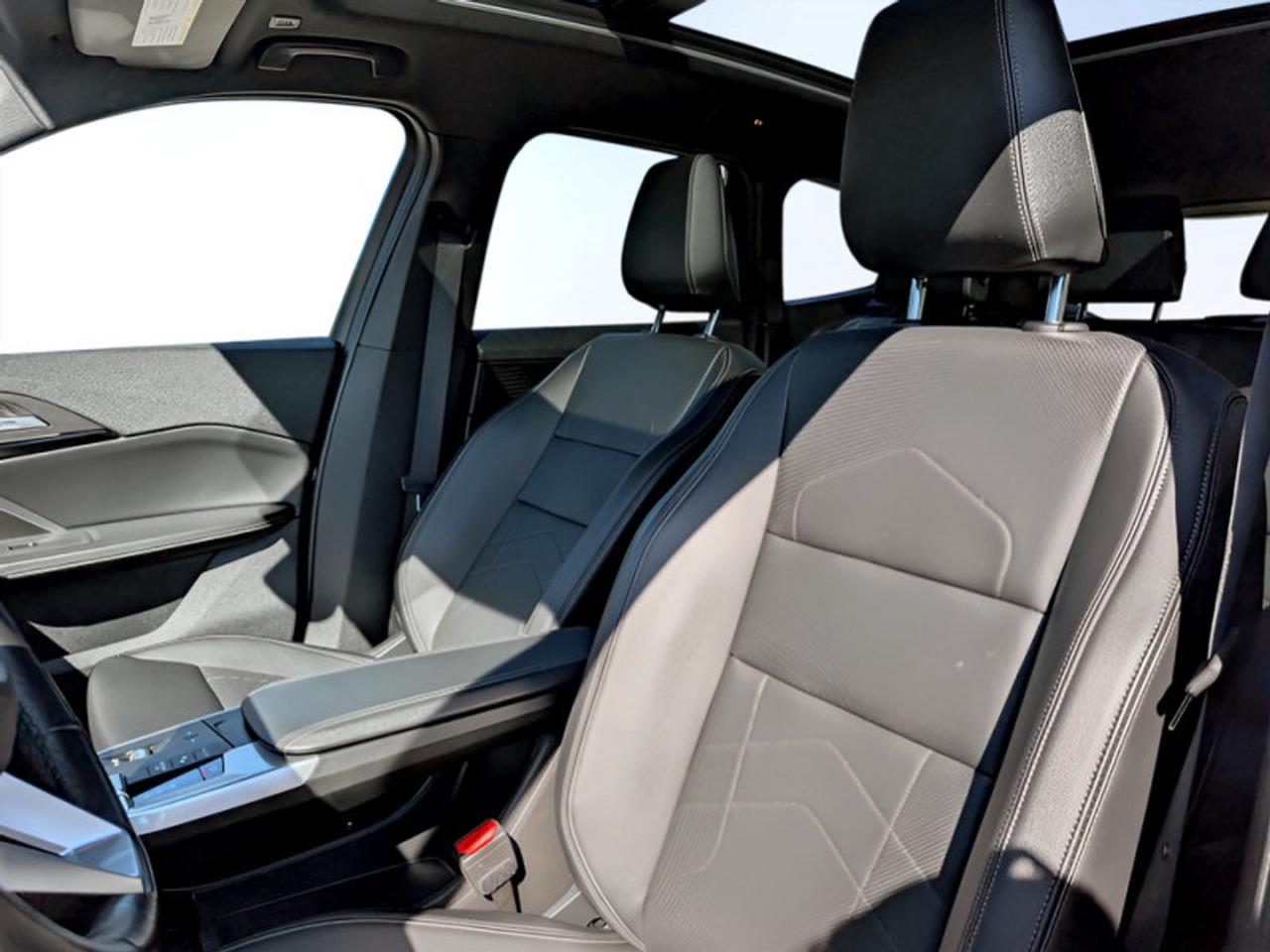 2023 BMW X1 xDrive28i  **PREMIUM ESSENTIAL PACKAGE** Photo