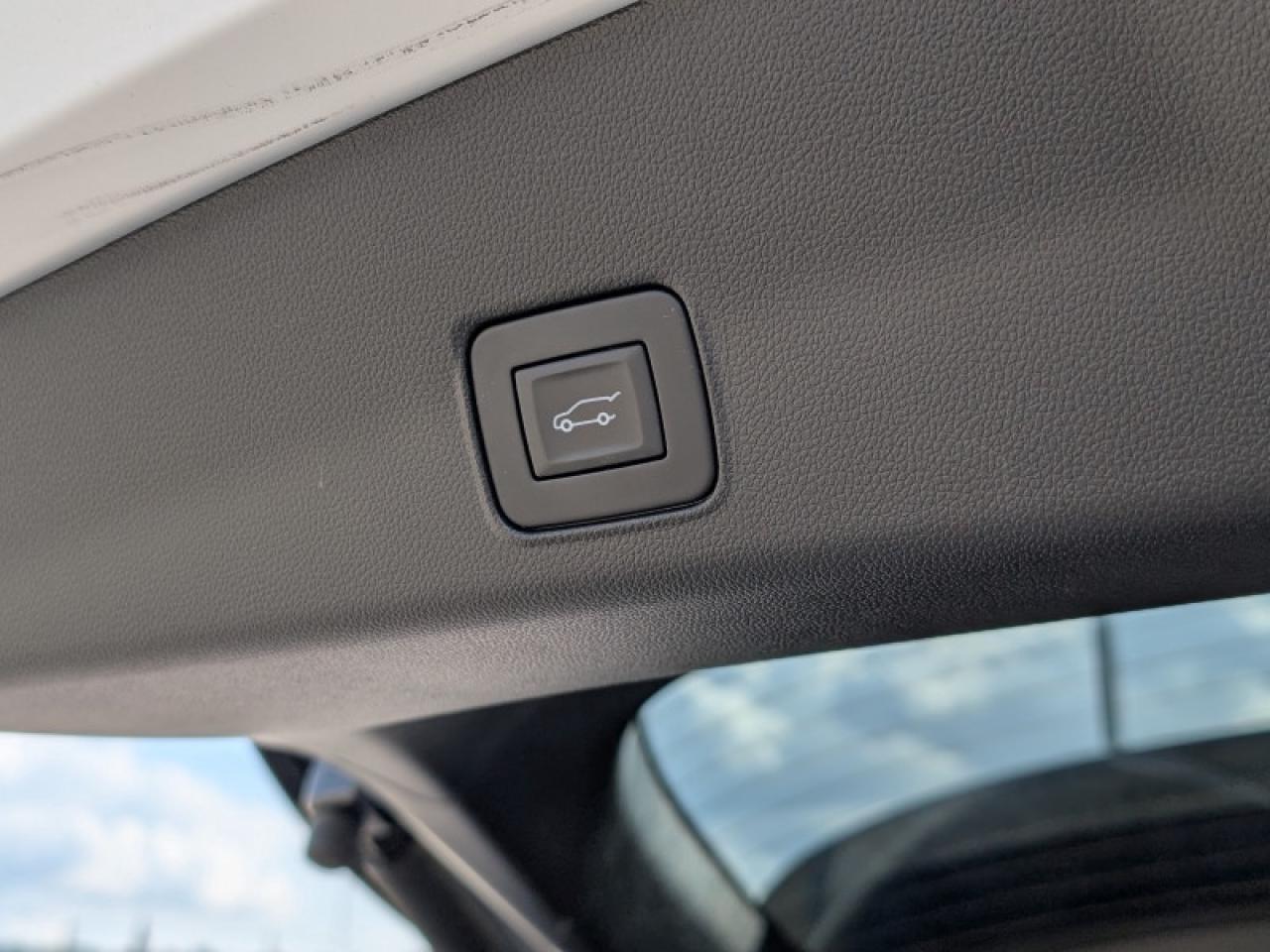 2023 Chevrolet TrailBlazer RS  **SUNROOF - CONVENIENCE PKG** Photo