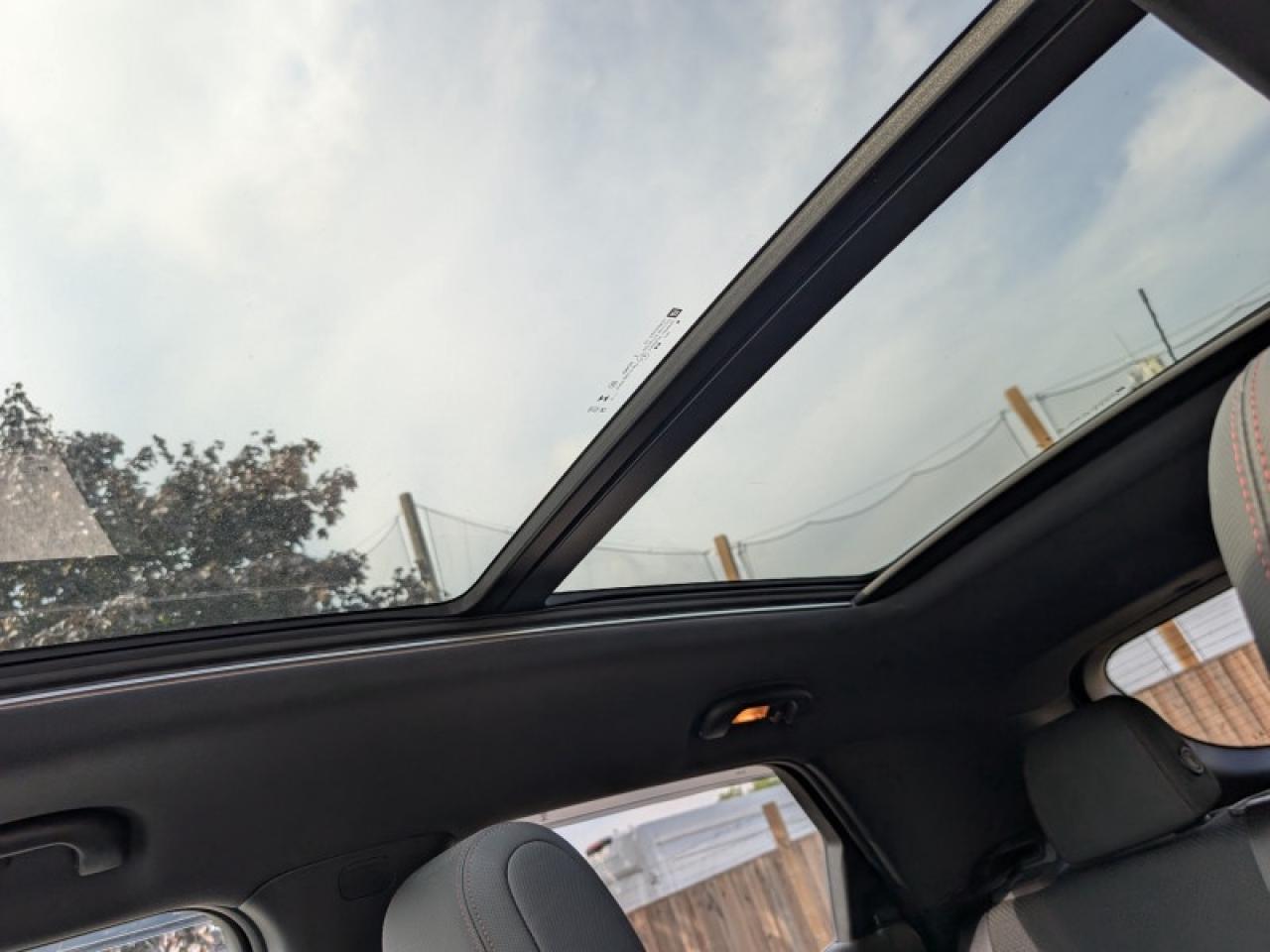 2023 Chevrolet TrailBlazer RS  **SUNROOF - CONVENIENCE PKG** Photo