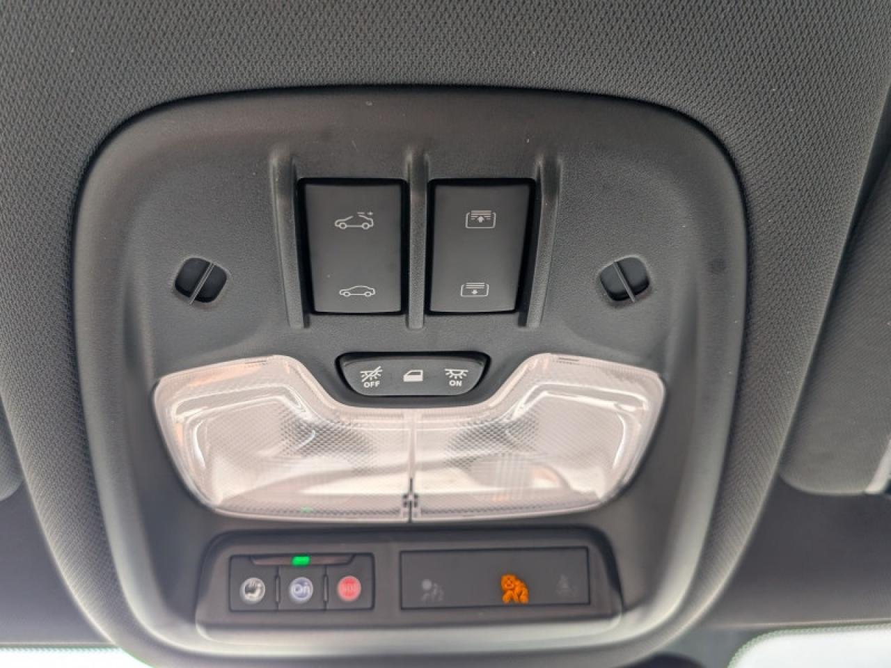2023 Chevrolet TrailBlazer RS  **SUNROOF - CONVENIENCE PKG** Photo