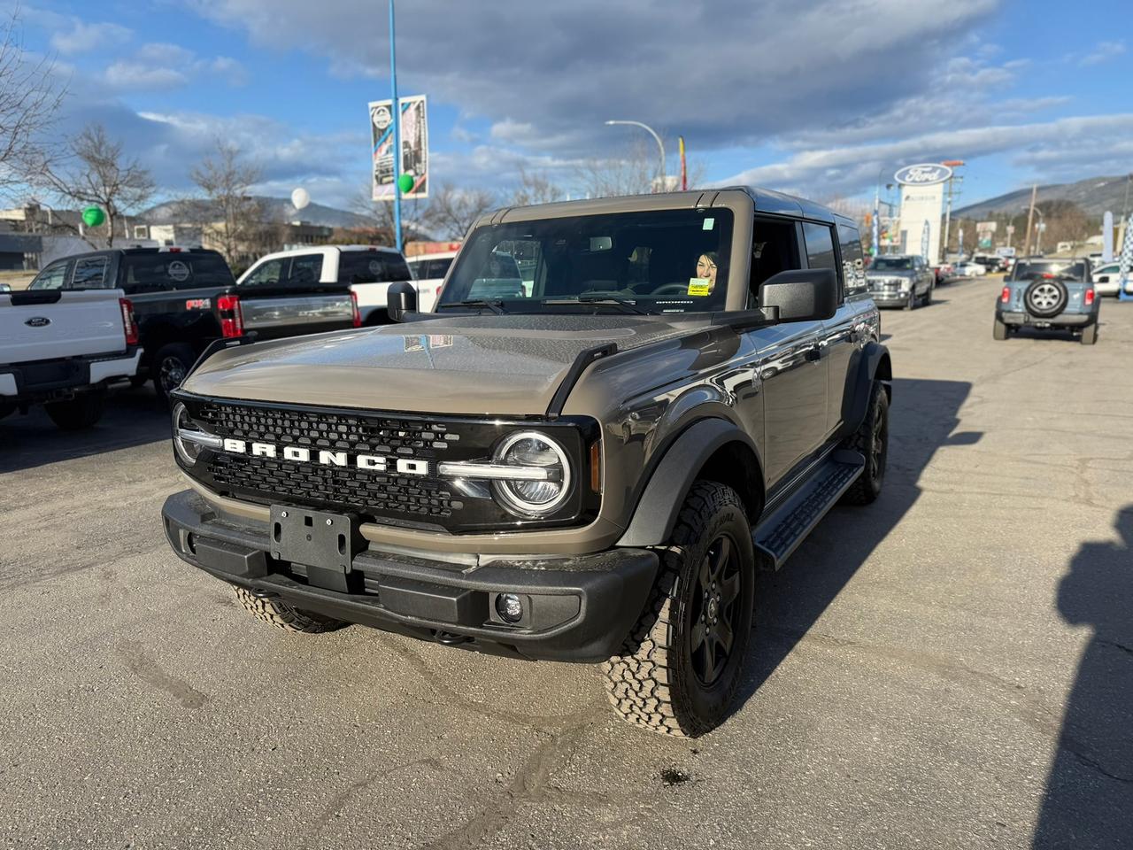 2025 Ford Bronco Outer Banks Photo1
