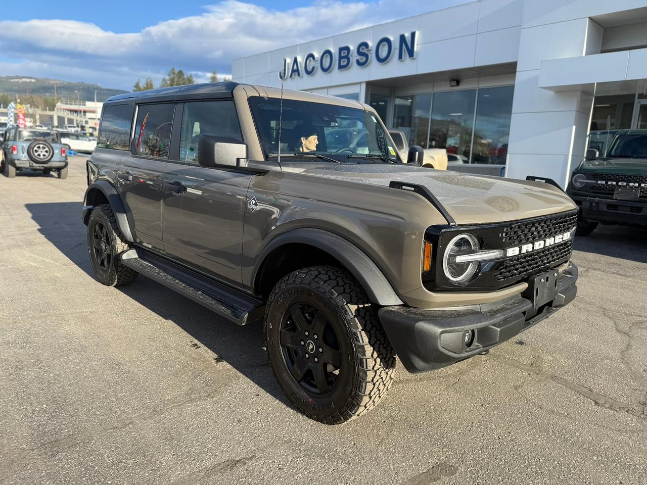 2025 Ford Bronco Outer Banks Photo3