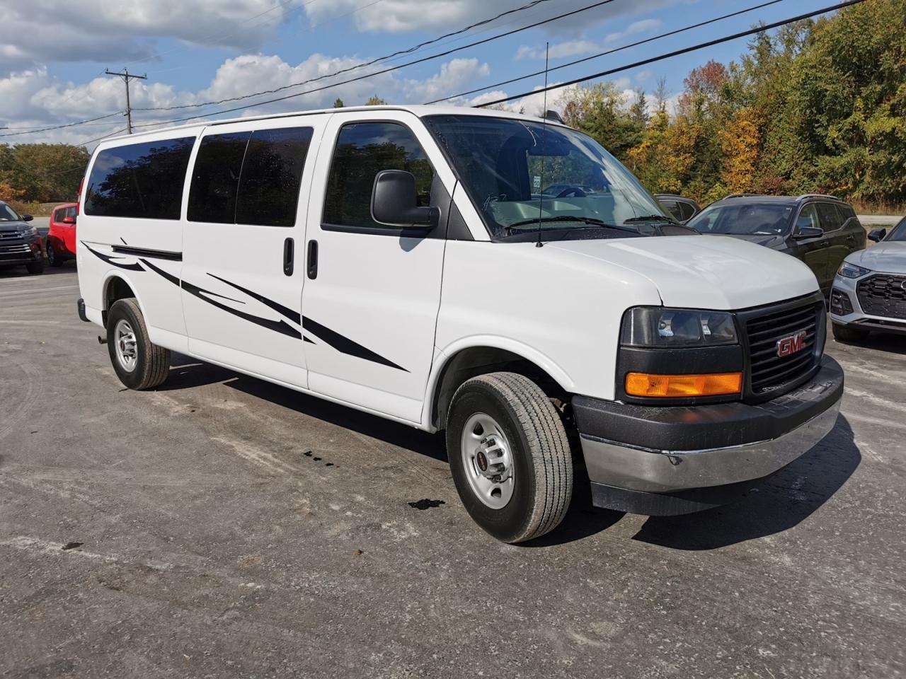 2024 GMC Savana 3500 Photo3