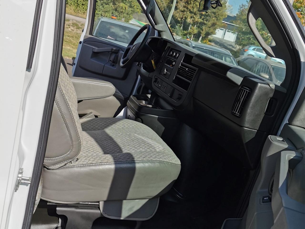 2024 GMC Savana 3500 - Photo #23