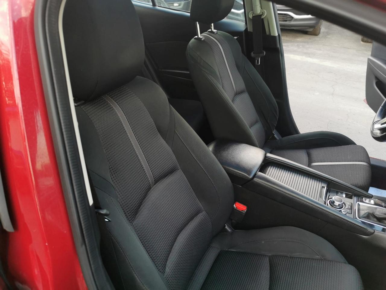2018 Mazda MAZDA3 i Touring - Photo #27