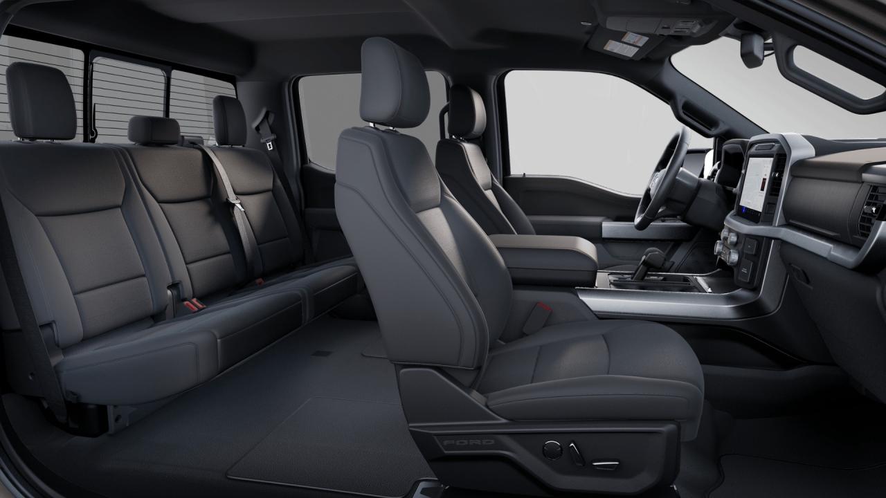 2025 Ford F-150 XLT Photo3