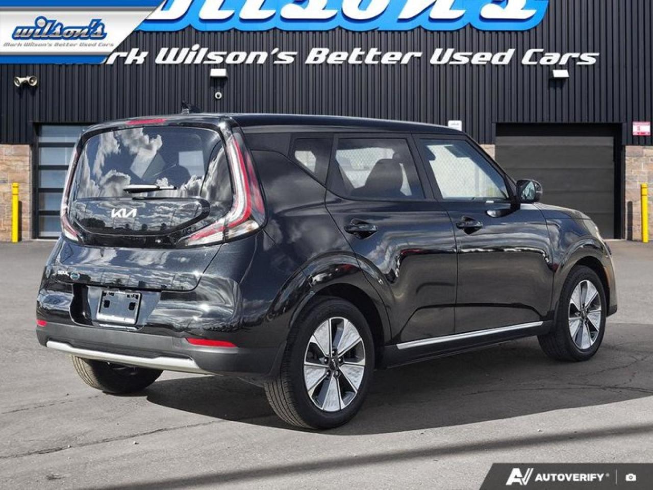 2023 Kia Soul EV EV Premium | Nav | Heated Wheel + Seats | CarPlay + Android | Rear Camera | Power Seat | and More ! Photo