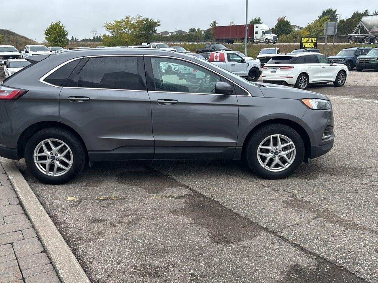 2022 Ford Edge SEL Photo3