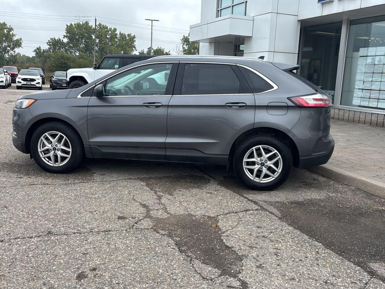 2022 Ford Edge SEL Photo5