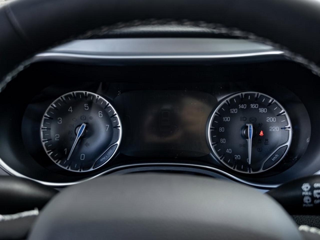 2026 Chrysler Pacifica Limited Photo3