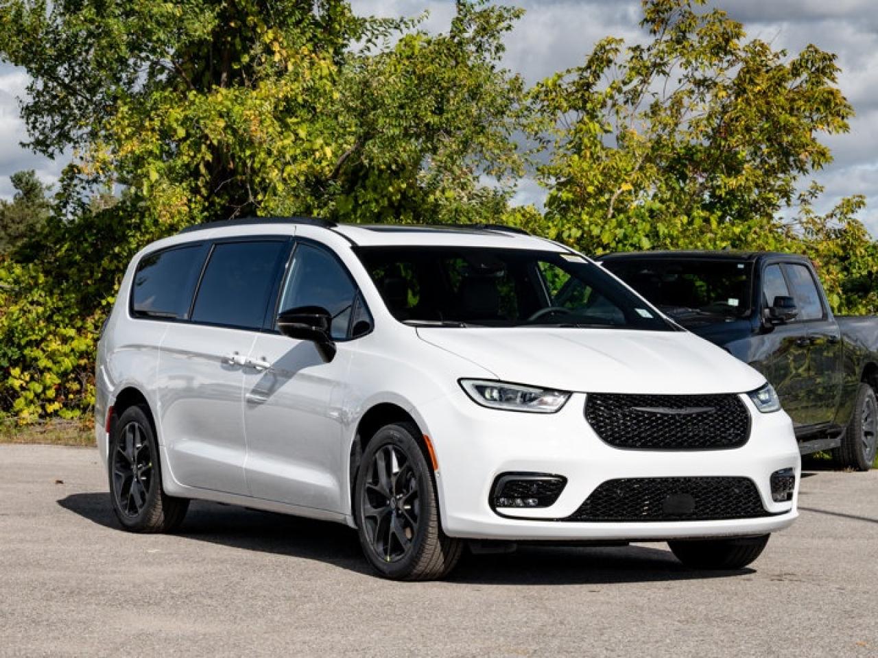 2026 Chrysler Pacifica Limited Photo