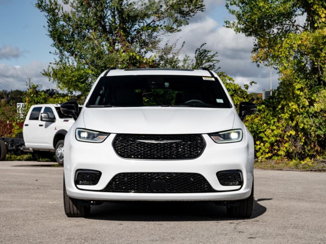 2026 Chrysler Pacifica Limited Photo