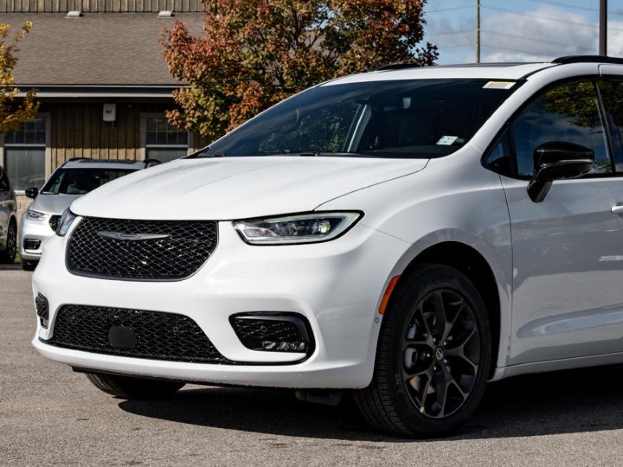 2026 Chrysler Pacifica Limited Photo