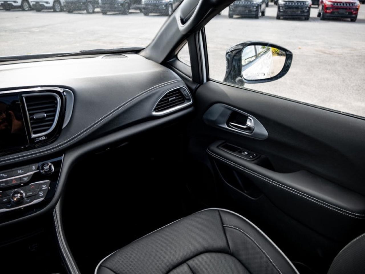 2026 Chrysler Pacifica Limited Photo