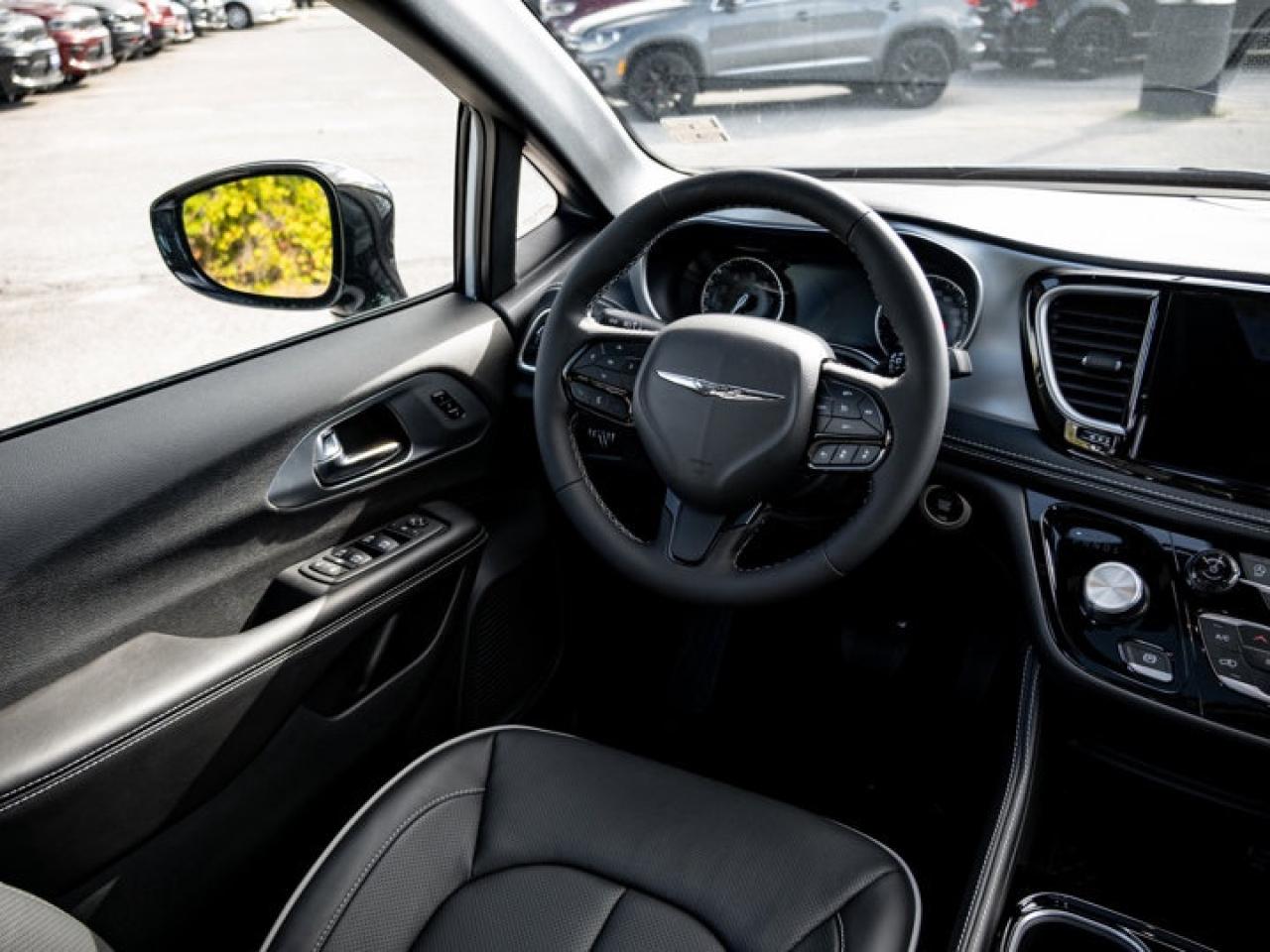 2026 Chrysler Pacifica Limited Photo