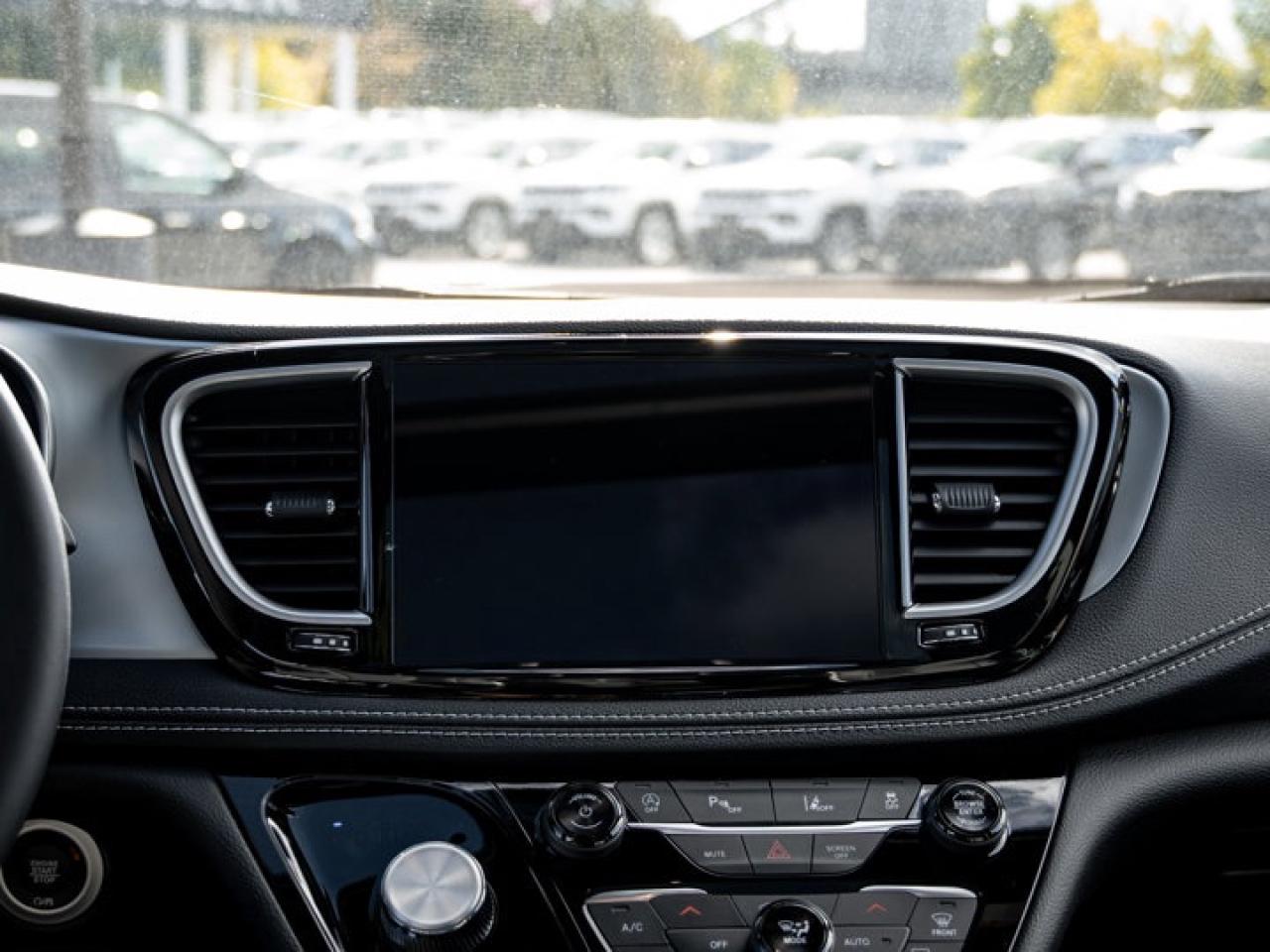 2026 Chrysler Pacifica Limited Photo