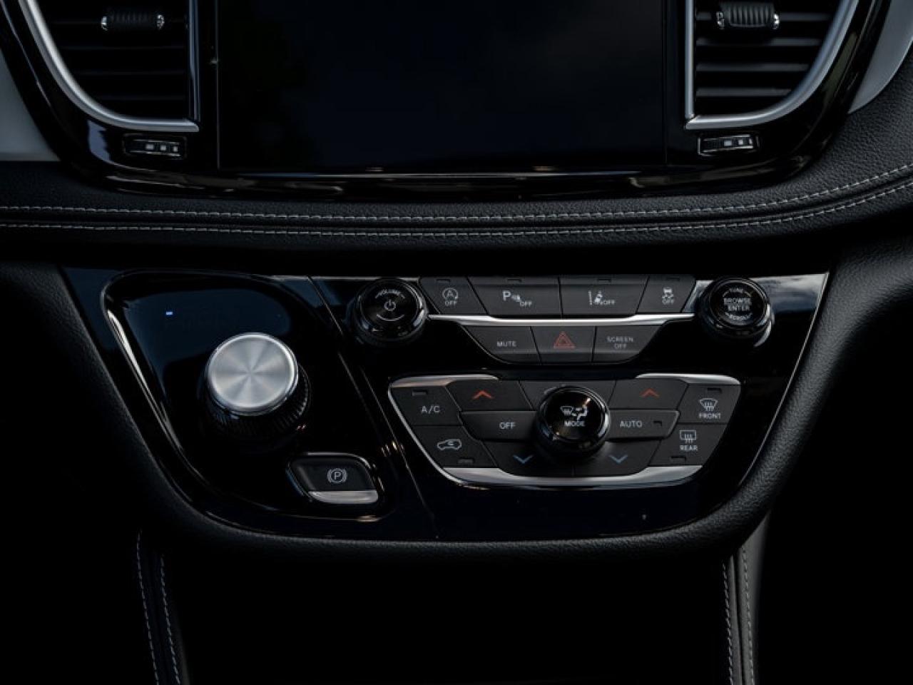 2026 Chrysler Pacifica Limited Photo