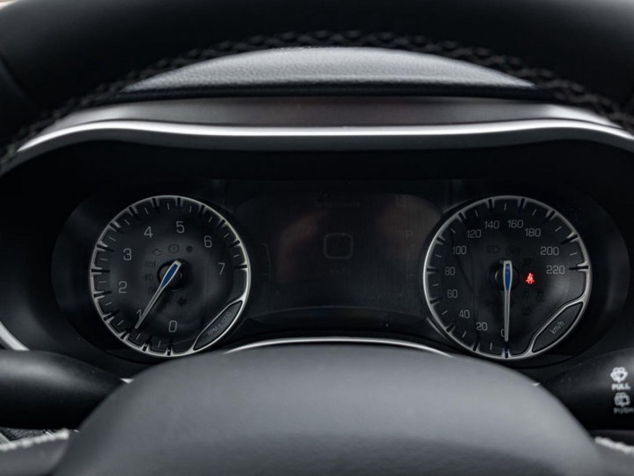 2026 Chrysler Pacifica Select Photo3