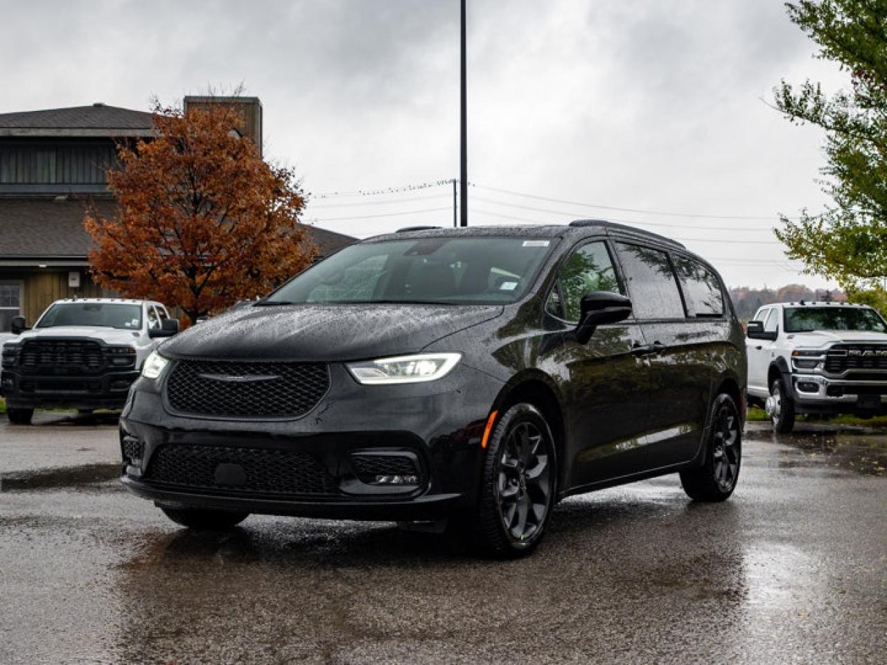 2026 Chrysler Pacifica Select Photo
