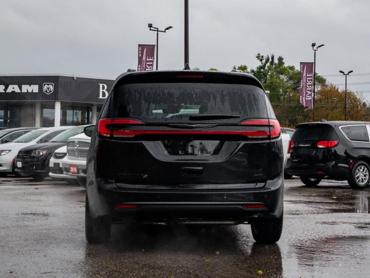 2026 Chrysler Pacifica Select Photo