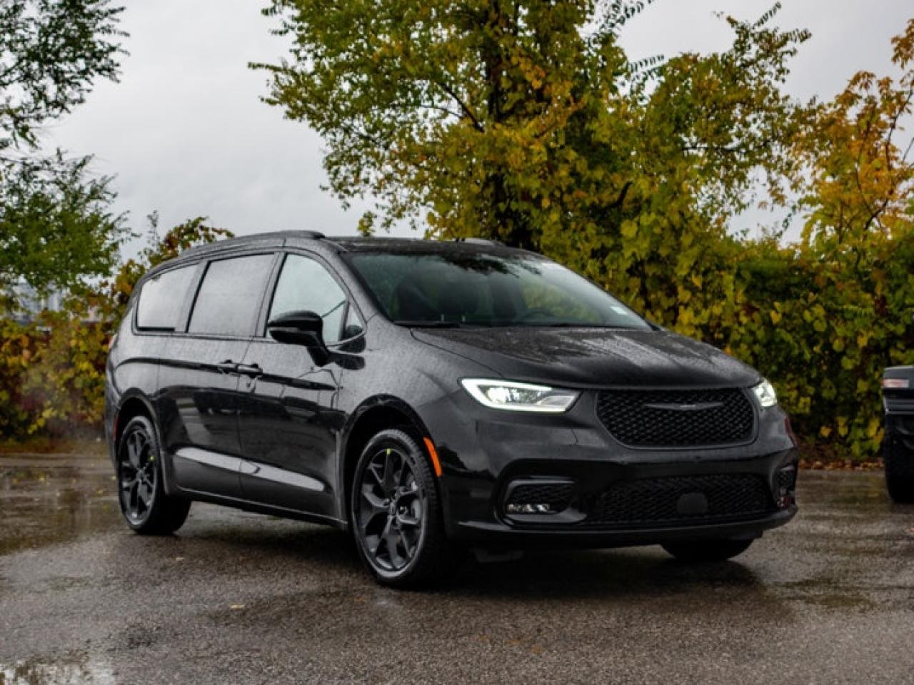 2026 Chrysler Pacifica Select Photo