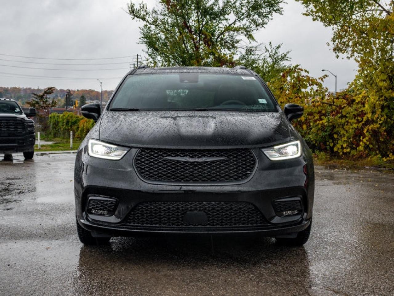 2026 Chrysler Pacifica Select Photo