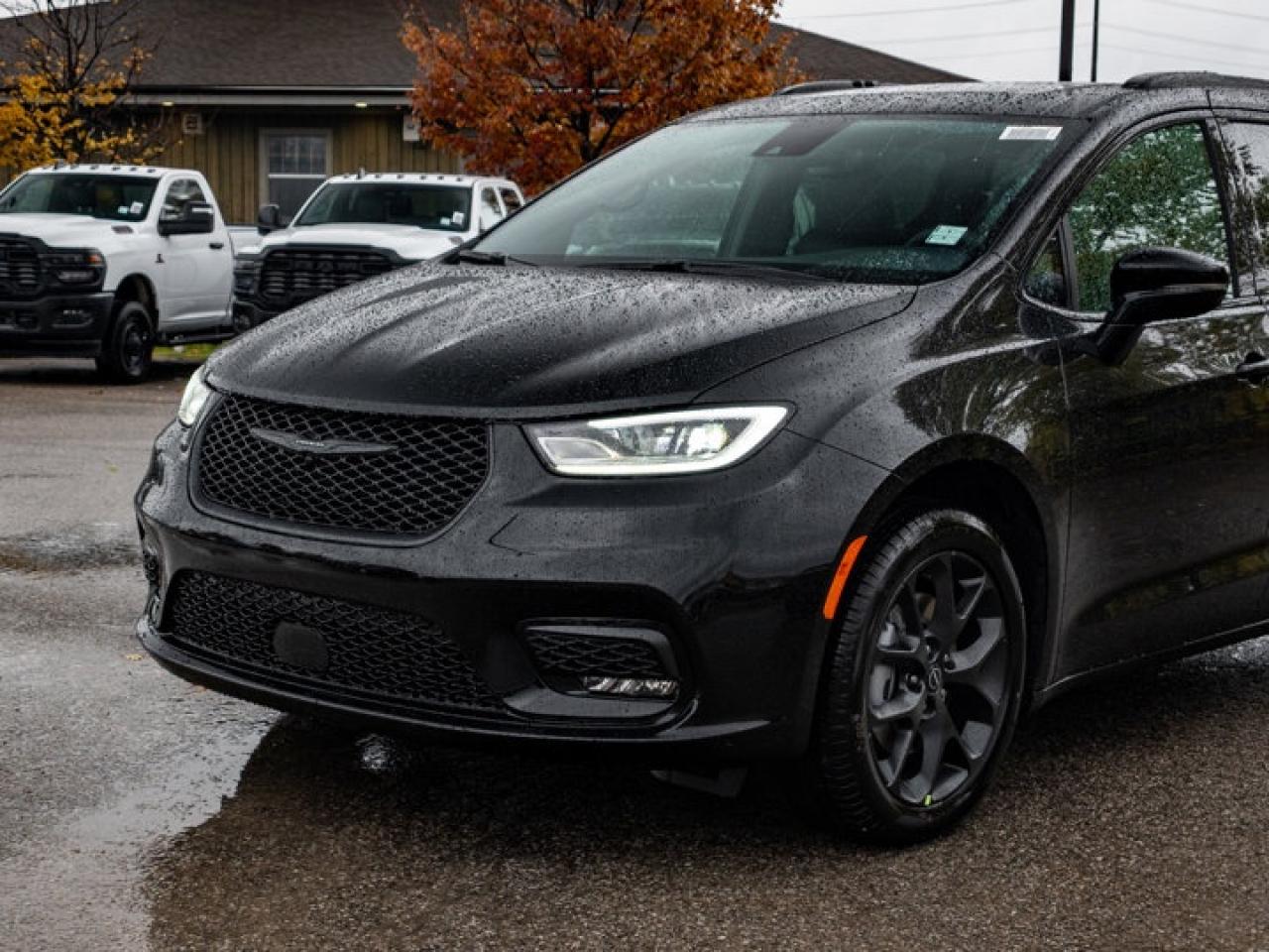 2026 Chrysler Pacifica Select Photo