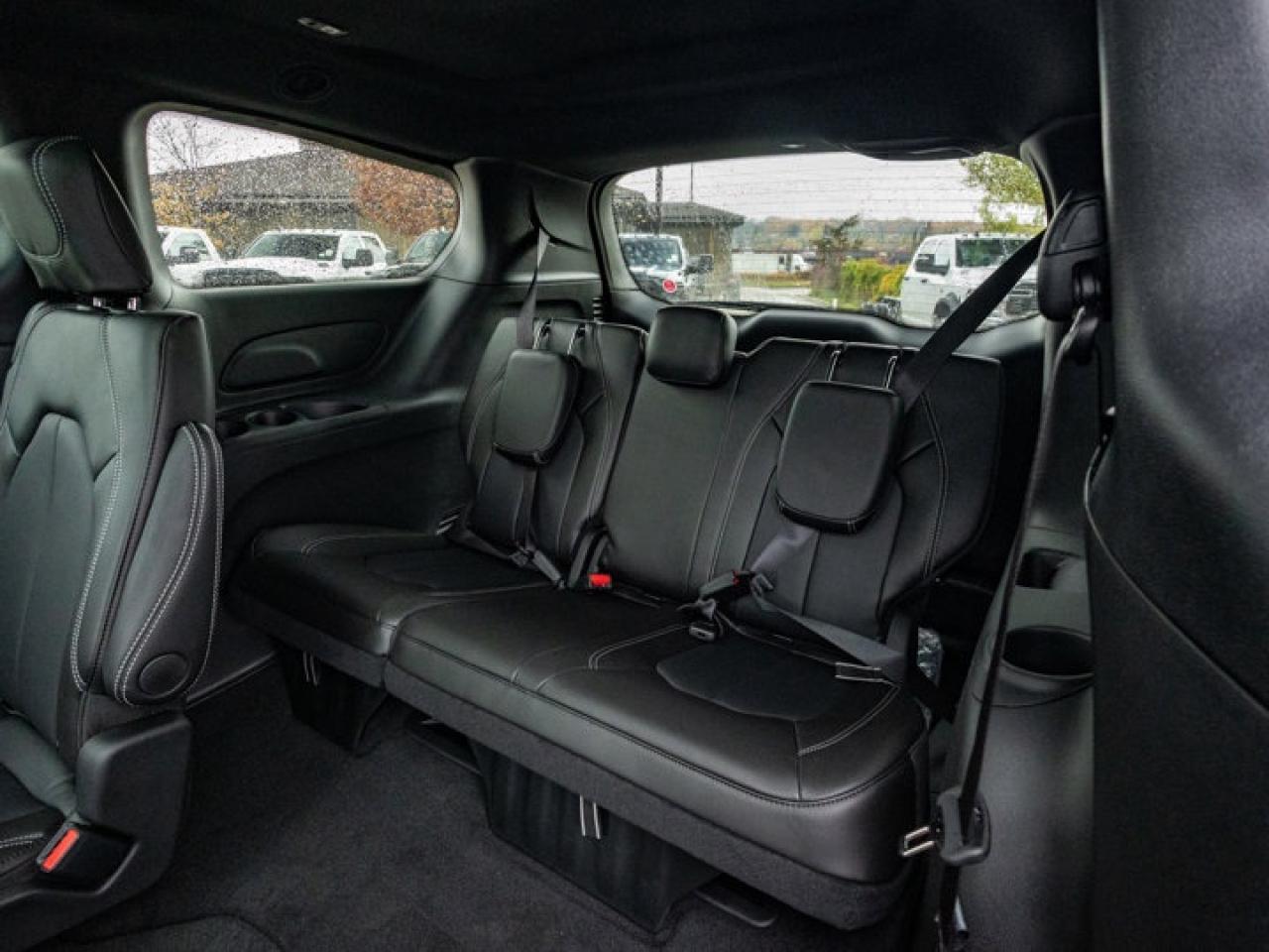 2026 Chrysler Pacifica Select Photo