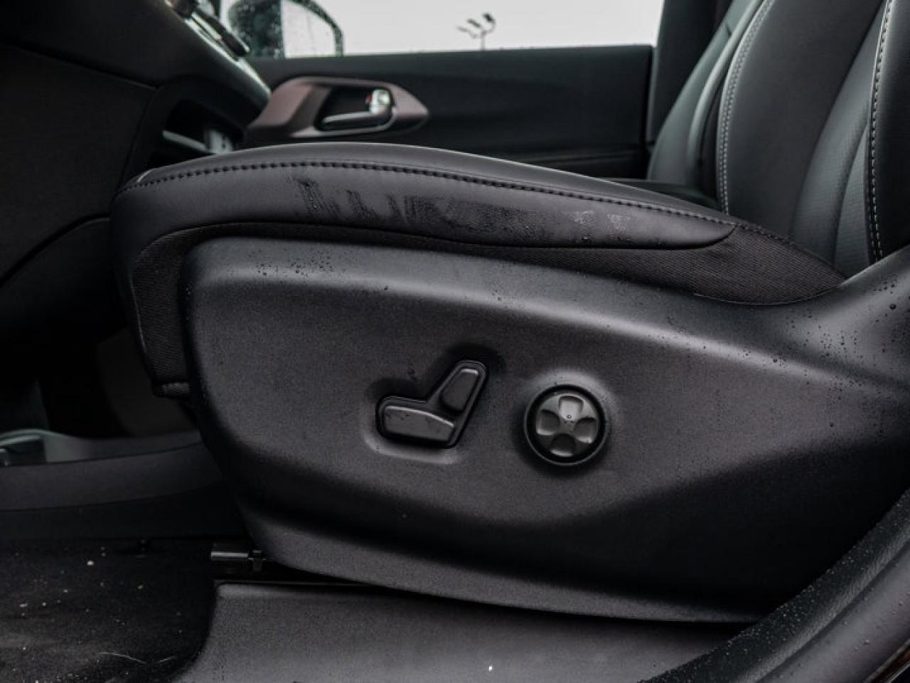 2026 Chrysler Pacifica Select Photo