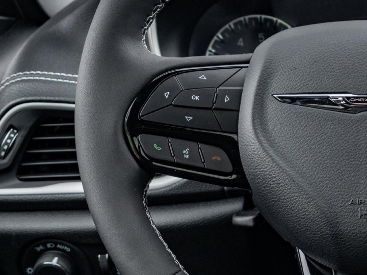 2026 Chrysler Pacifica Select Photo