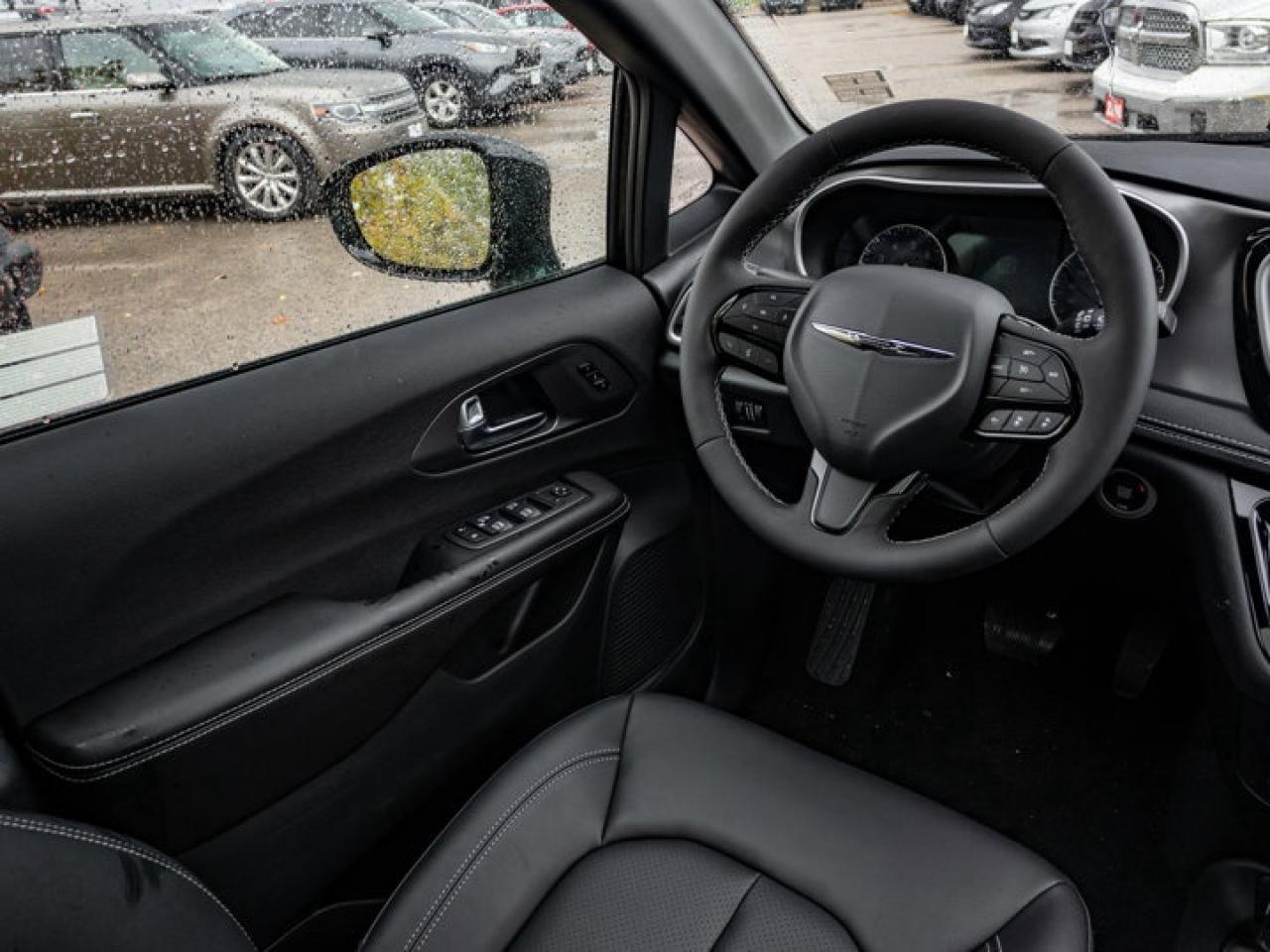 2026 Chrysler Pacifica Select Photo