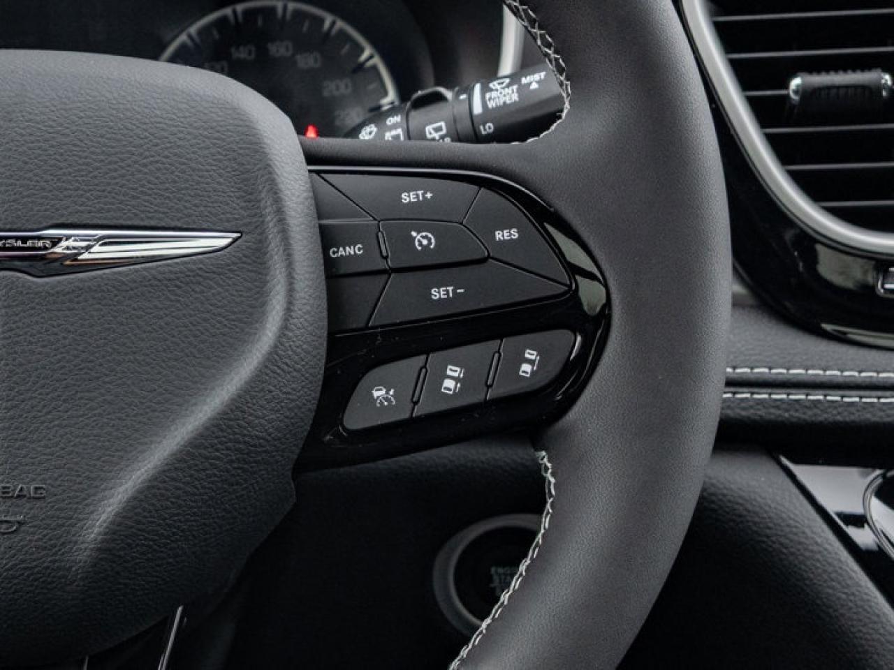 2026 Chrysler Pacifica Select Photo