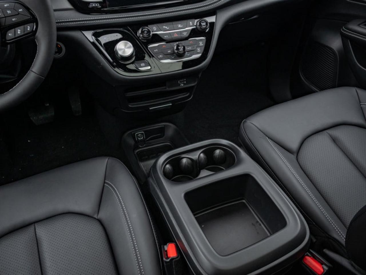 2026 Chrysler Pacifica Select Photo