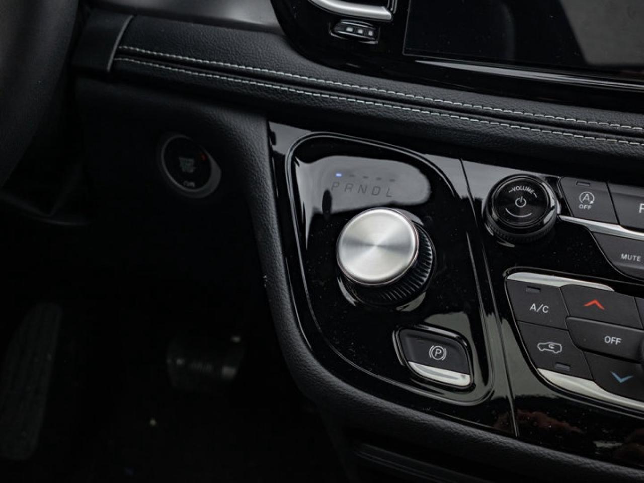 2026 Chrysler Pacifica Select Photo