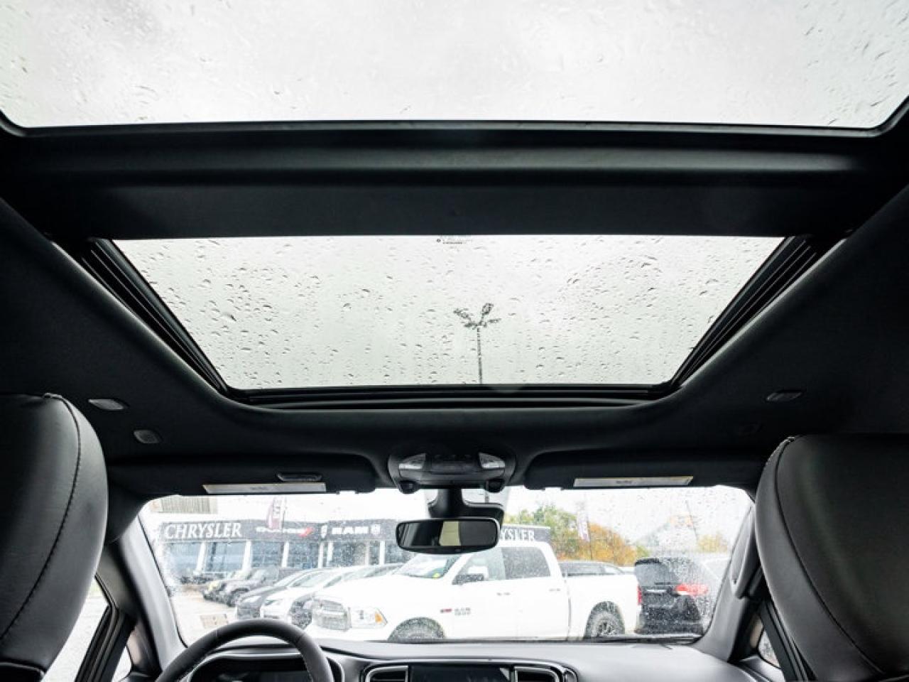 2026 Chrysler Pacifica Select Photo