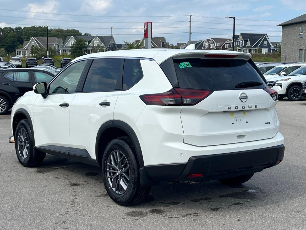 2026 Nissan Rogue AWD S Photo4