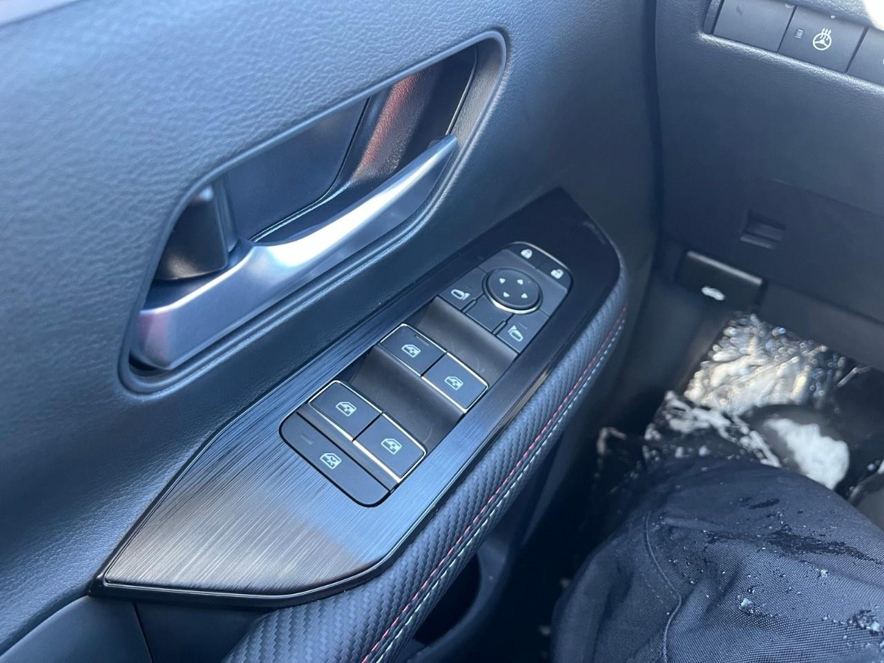 2026 Nissan Kicks SR AWD Photo