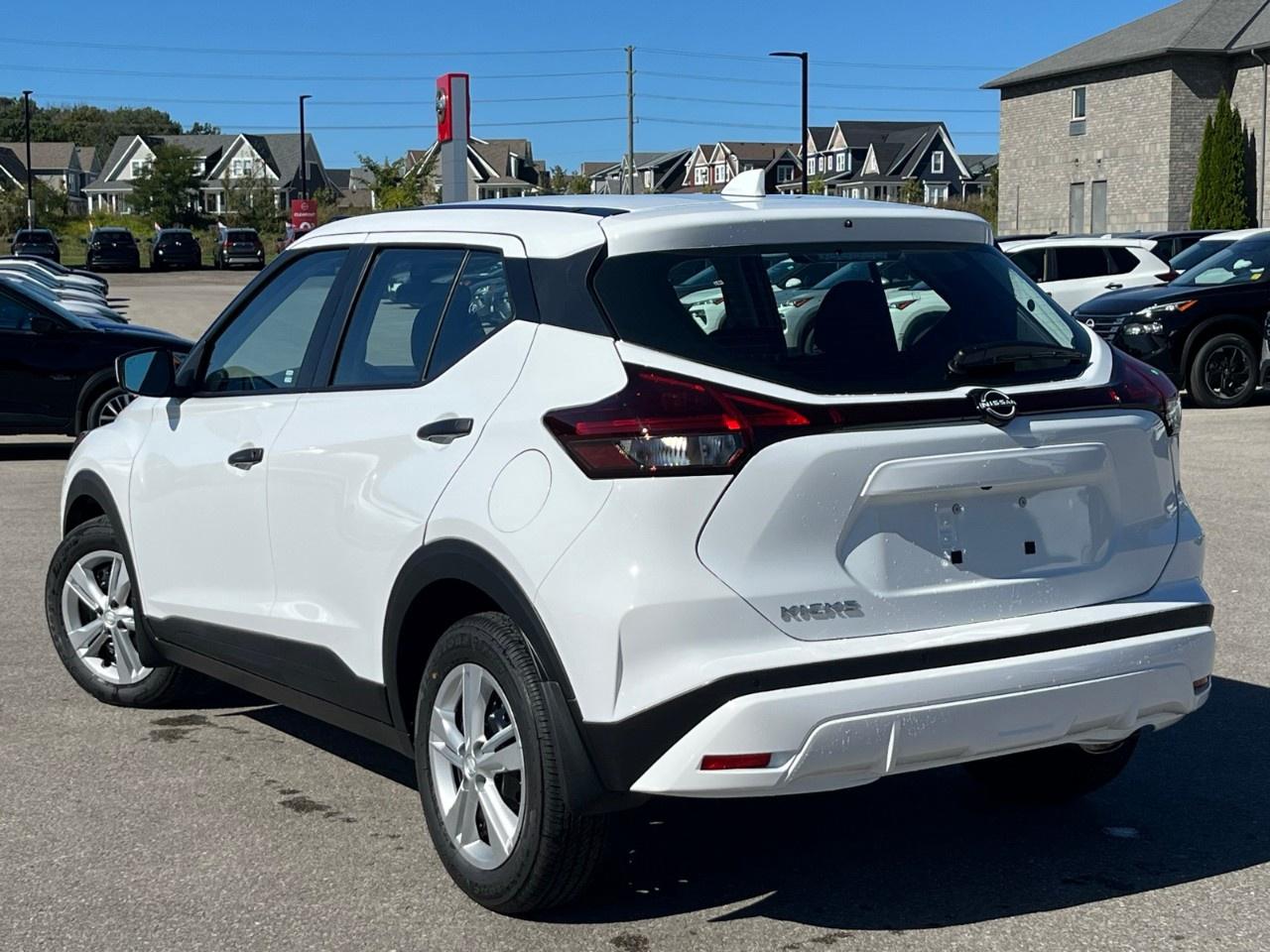 2025 Nissan Kicks Play S FWD Photo4