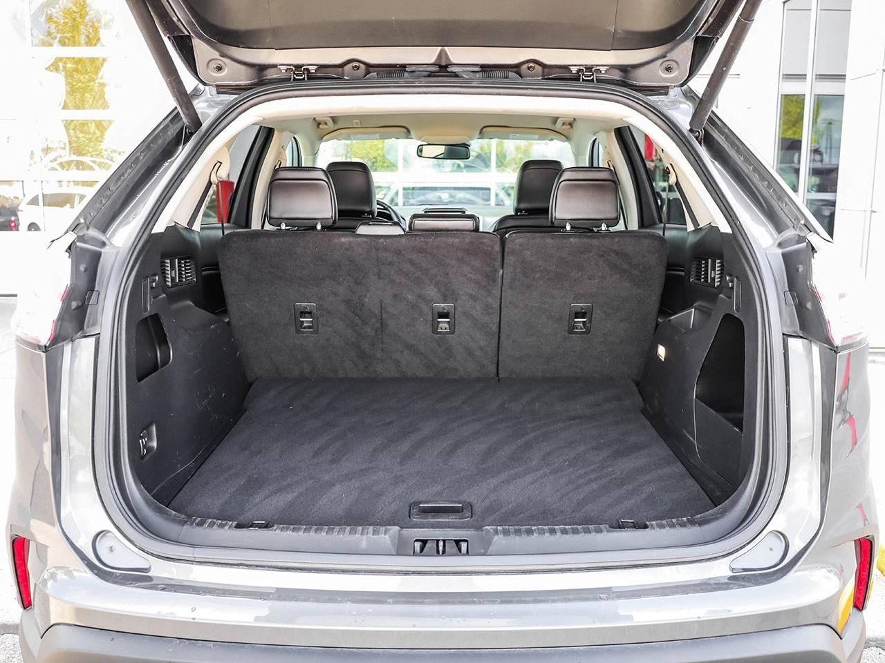 2023 Ford Edge SEL Photo