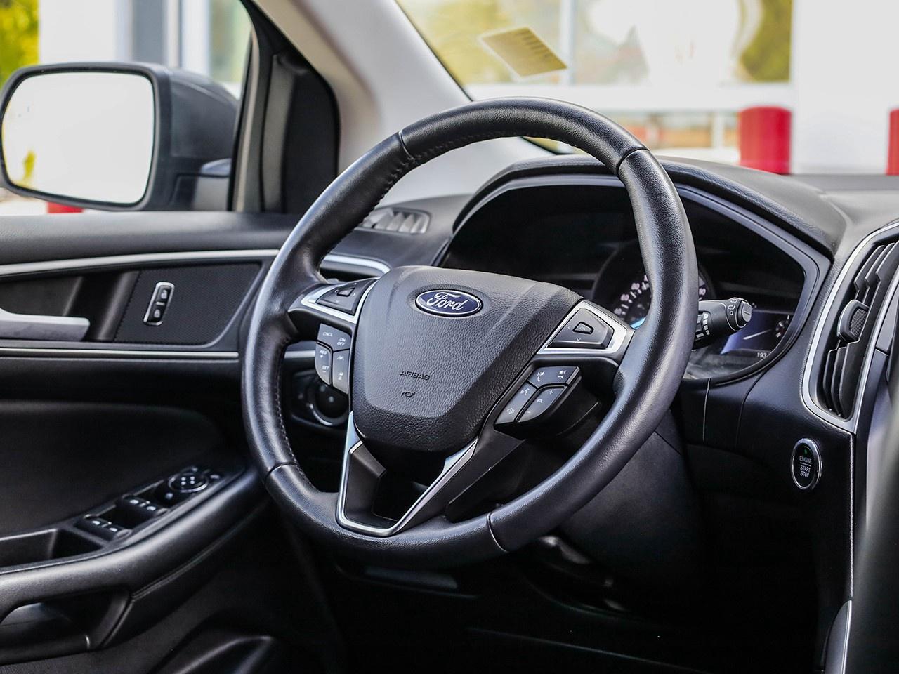 2023 Ford Edge SEL Photo