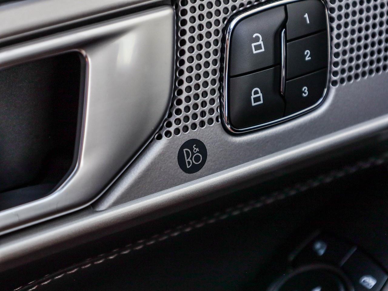 2023 Ford Explorer LIMITED Photo