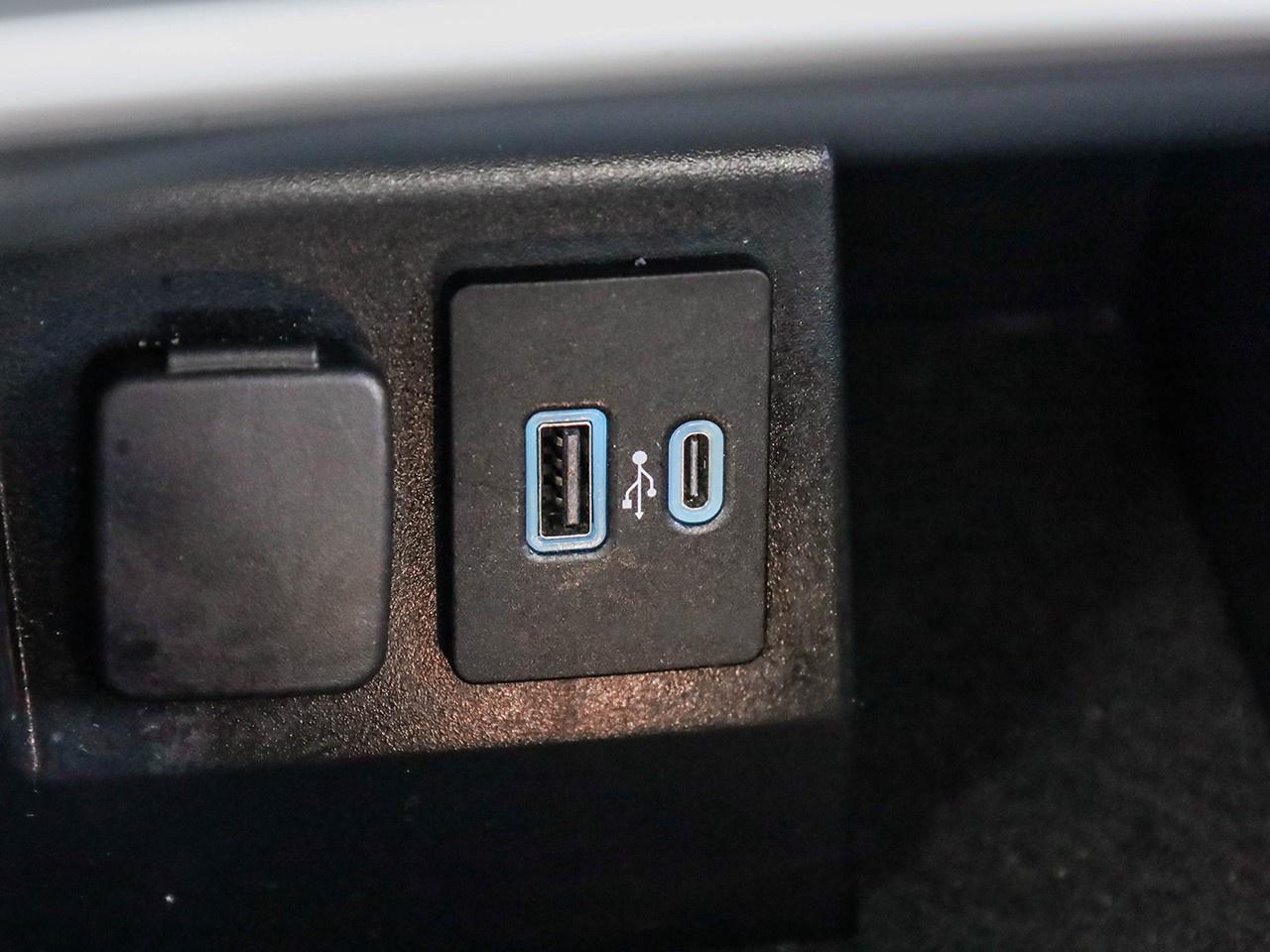 2023 Ford Explorer LIMITED Photo