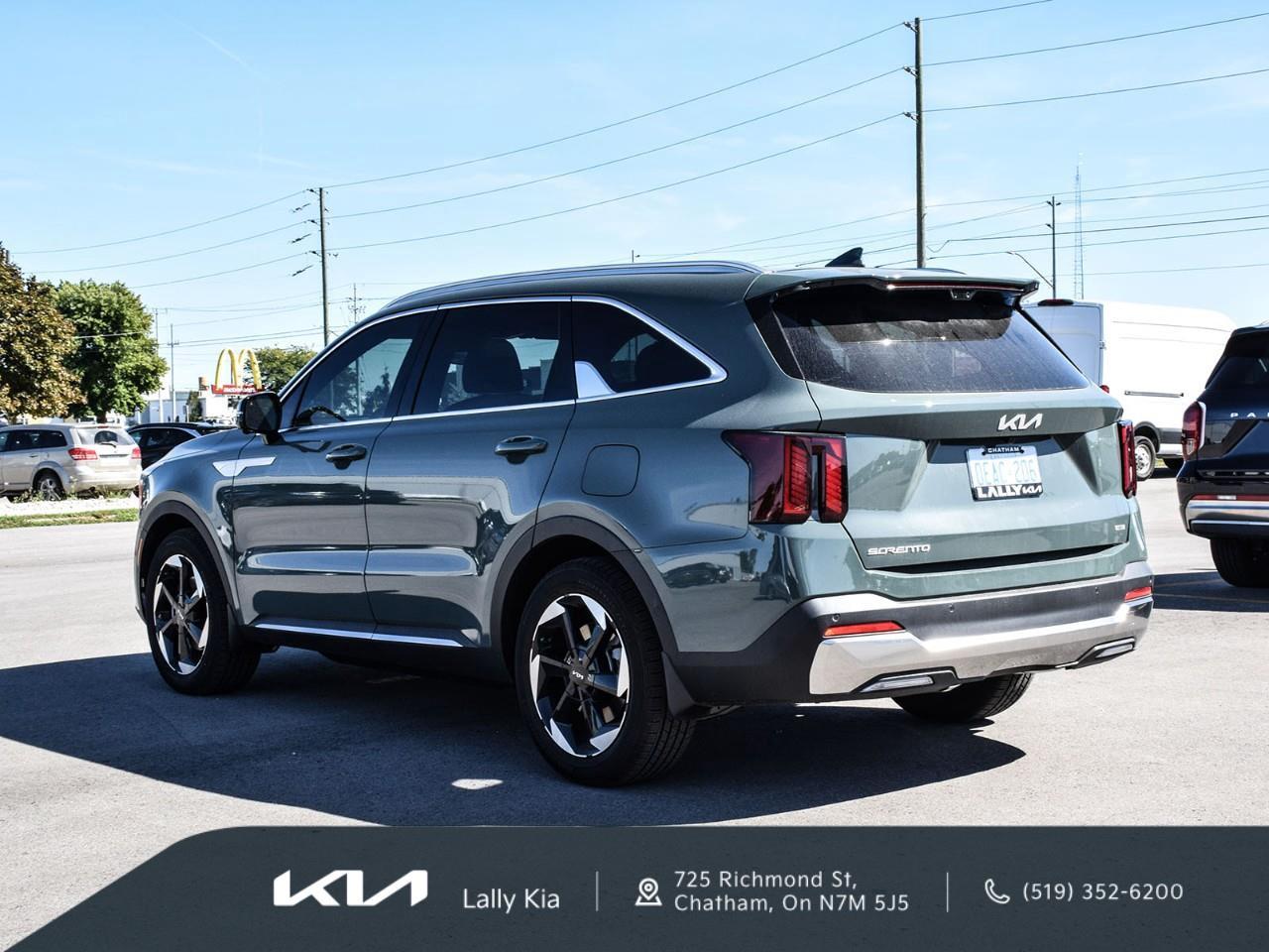 2026 Kia Sorento Hybrid SX 2026 Kia Sorento Hybrid EX | Dealership Demo | Qualifies for New Incentives Photo3