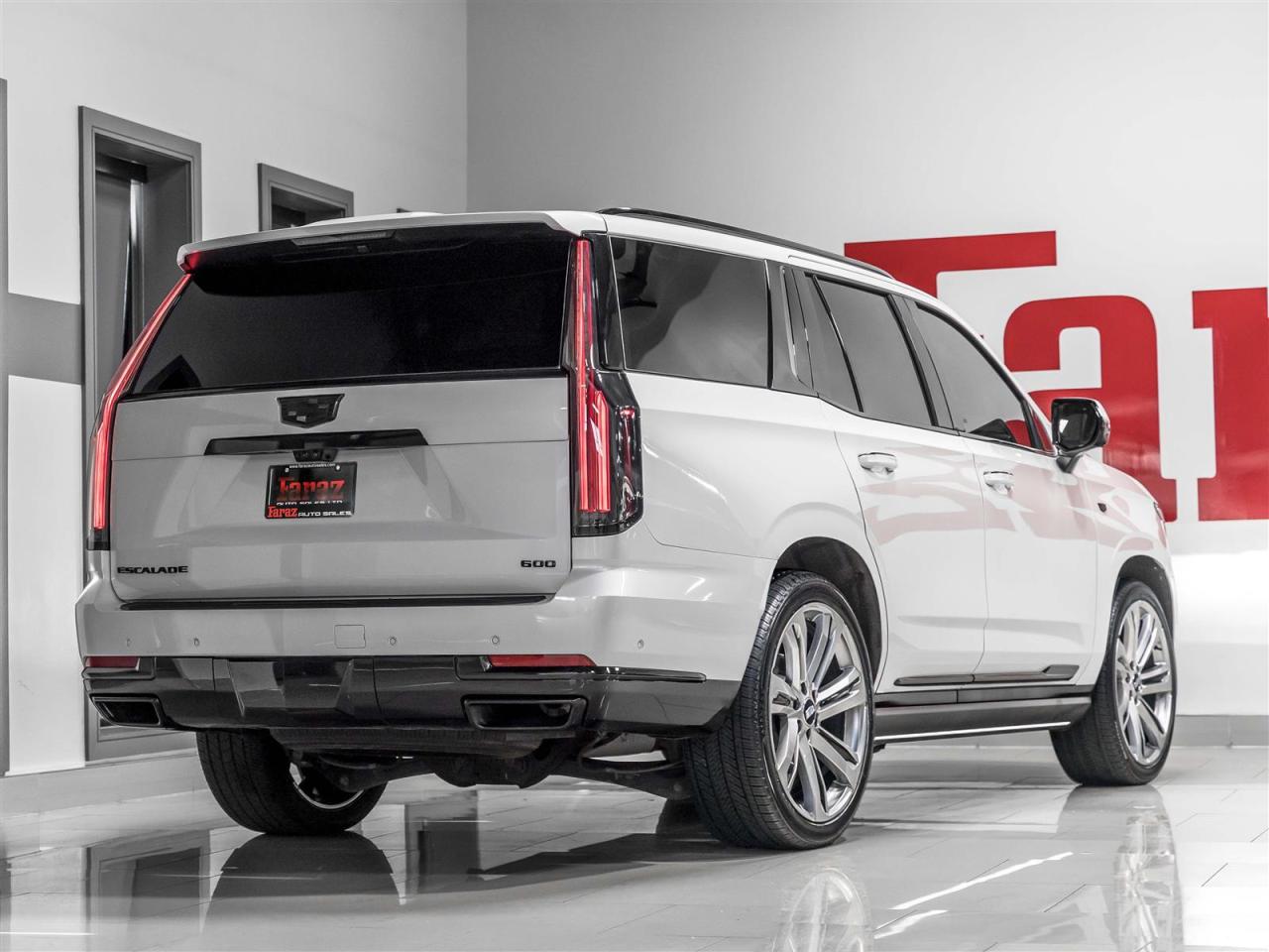 2025 Cadillac Escalade PREMIUM LUXURY|NO LUX TAX|24INCH|7PASSENGER Photo2