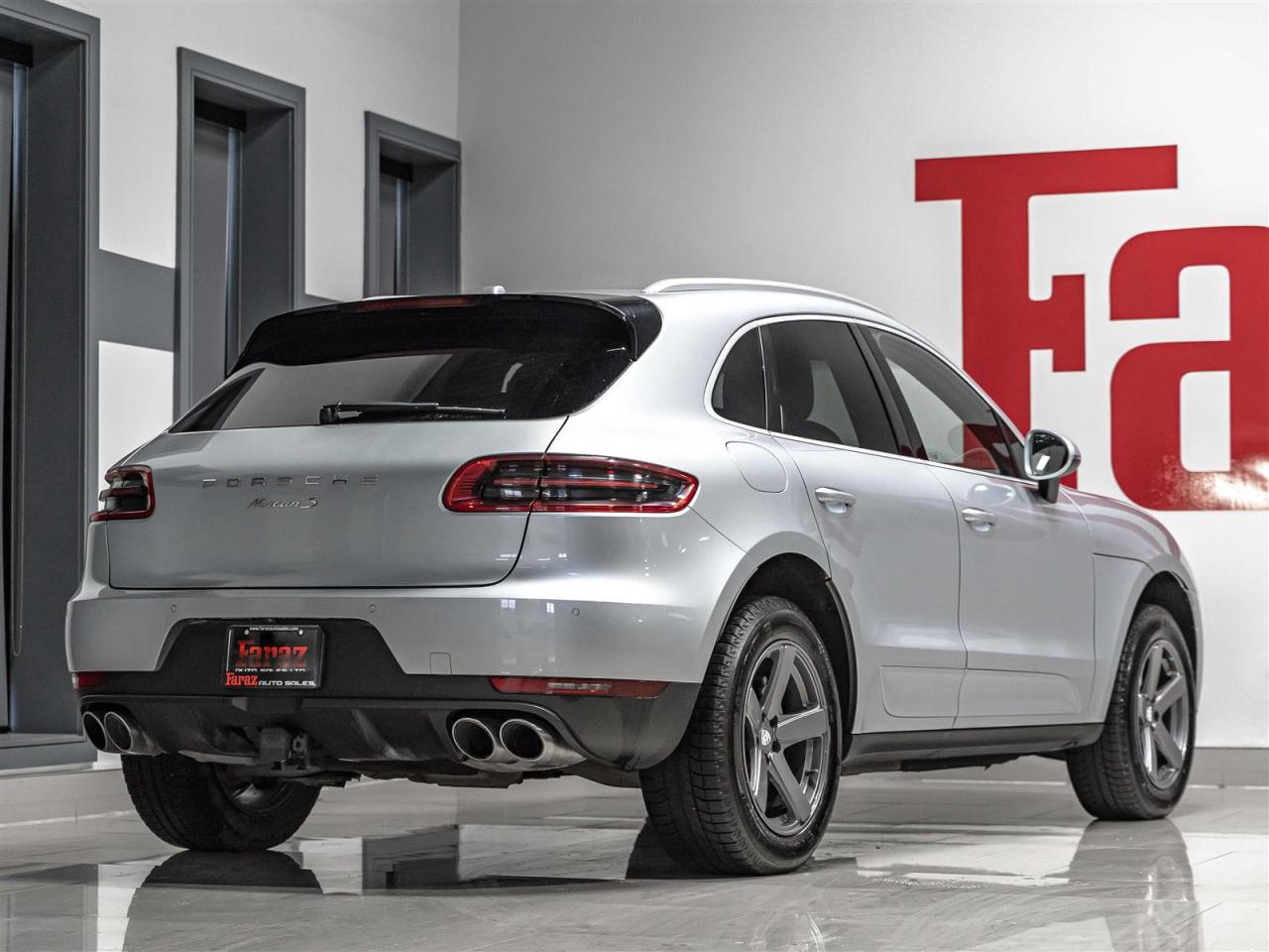 2015 Porsche Macan S|PREMIUM PKG|NAVI|REARCAM|PANO|COOLED SEATS Photo